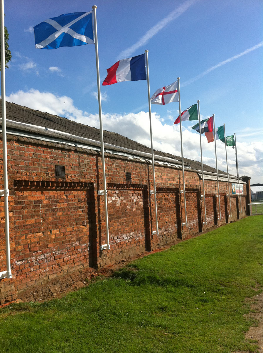 Vantage wall mounted Flagpole with vertical bracket